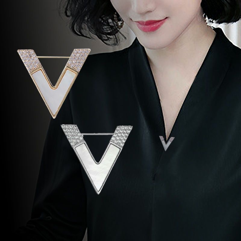 الفاخرة حجر الراين رسالة D دبا - مراجعة Embroidery Letter M وسعره