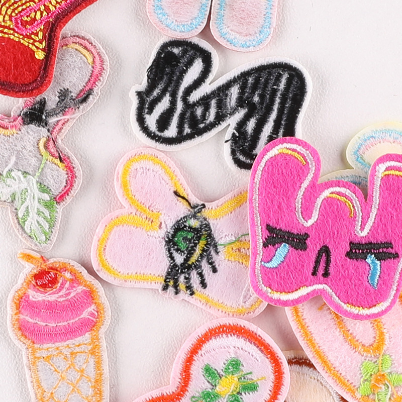 26 قطعة/المجموعات السائبة إلكت - مراجعة Embroidery Letter M وسعره
