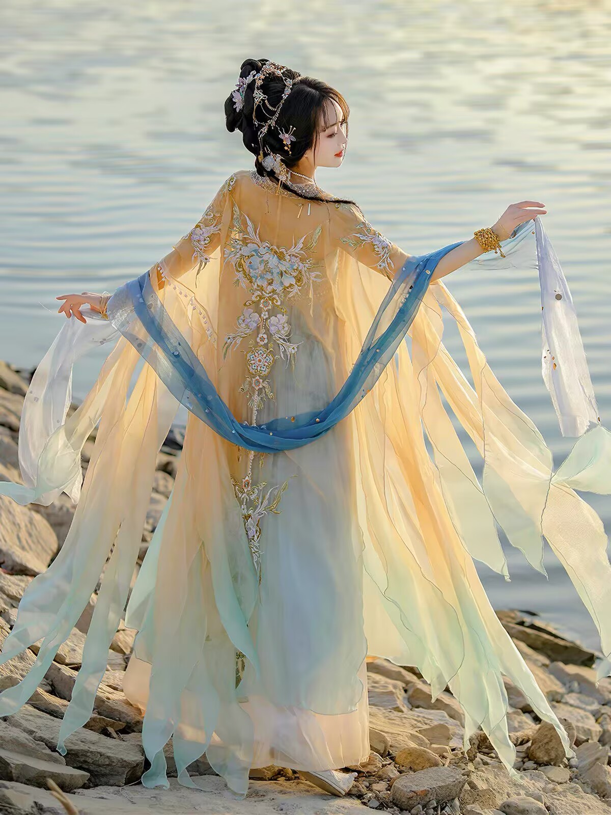 فستان هانفو الصيني للنساء، زي  - مراجعة Embroidery Yellow Dress وسعره